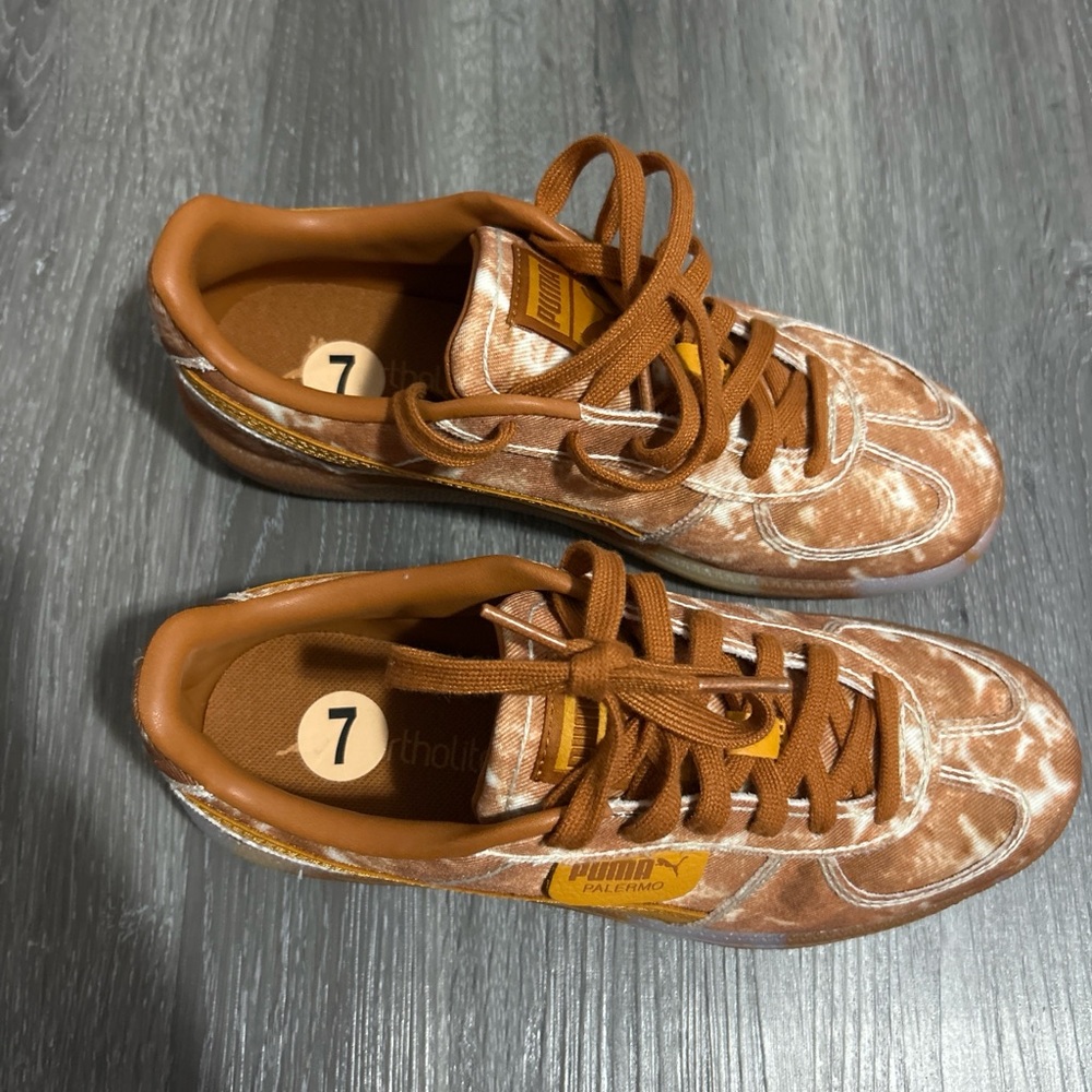 Puma Tan and Brown Sneakers